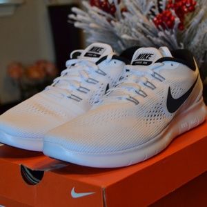 NIKE FREE RN SIZE